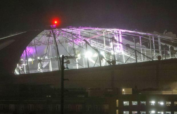 Uraganul Milton a făcut ravagii în Florida » Acoperișul stadionului de 42.000 de locuri, DISTRUS în câteva secunde