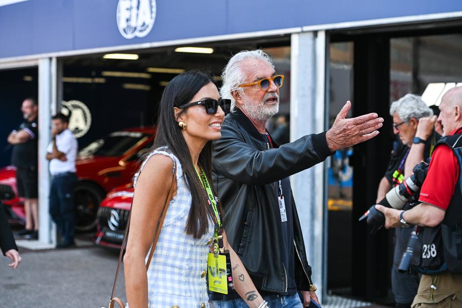 Fostul director de Formula 1, înapoi în brațele iubitei cu 30 de ani mai tânără?! Indiciile care arată că s-au împăcat