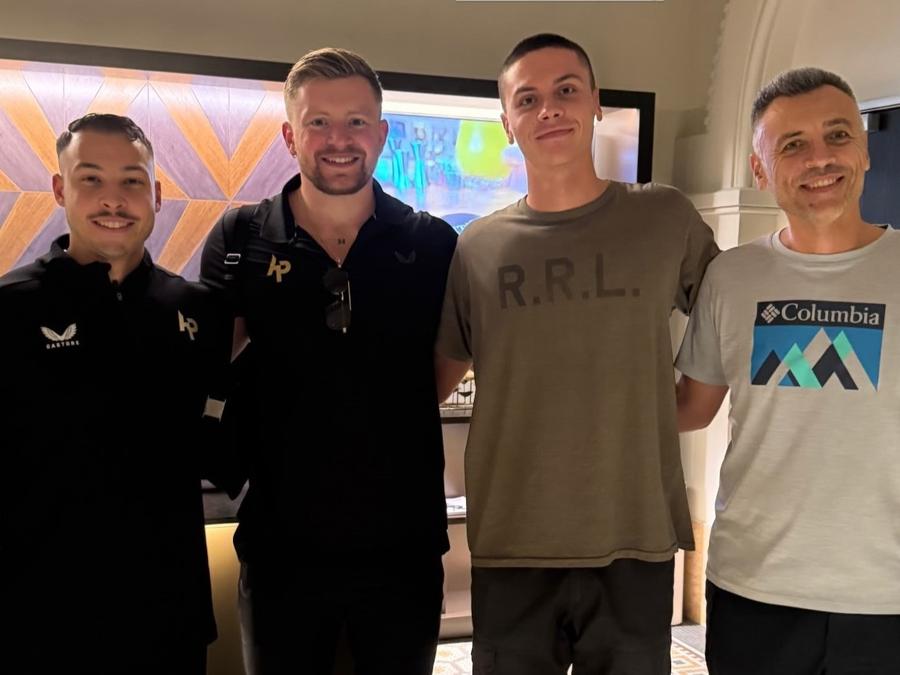 Inspirat de propria poveste, un campion olimpic britanic vrea să-i ajute pe tinerii care fac sport și sunt la limita sărăciei » S-a întâlnit cu David Popovici la București