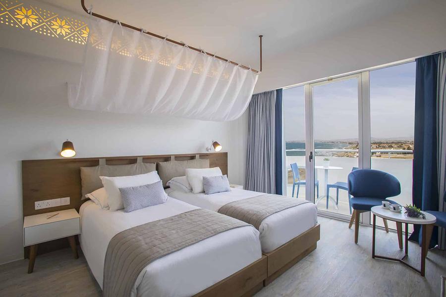 Așa arată o cameră unde se vor caza „tricolorii” FOTO: lordosbeach.com Naționala estivală » La ce hotel a ales să se cazeze delegația României pentru meciul cu Cipru