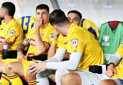 Adrian Șut pe bancă într-un meci disputat de România, foto: Imago