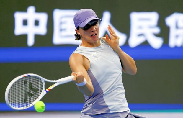 Surpriza sfârșitului de sezon în tenis! Iga Swiatek, învinsă 1-6, 2-6 la Wuhan Open