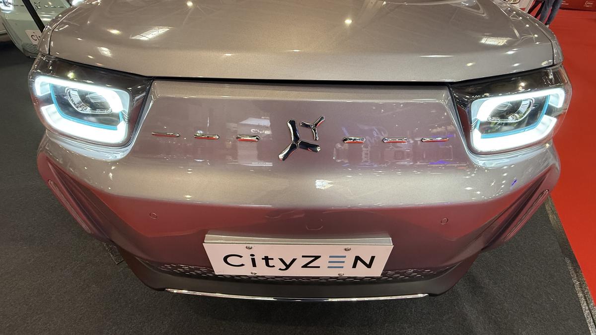 Atracție la Salonul Auto București 2025: CityZEN, micromașina cu suflet românesc care poate fi condusă de la 16 ani