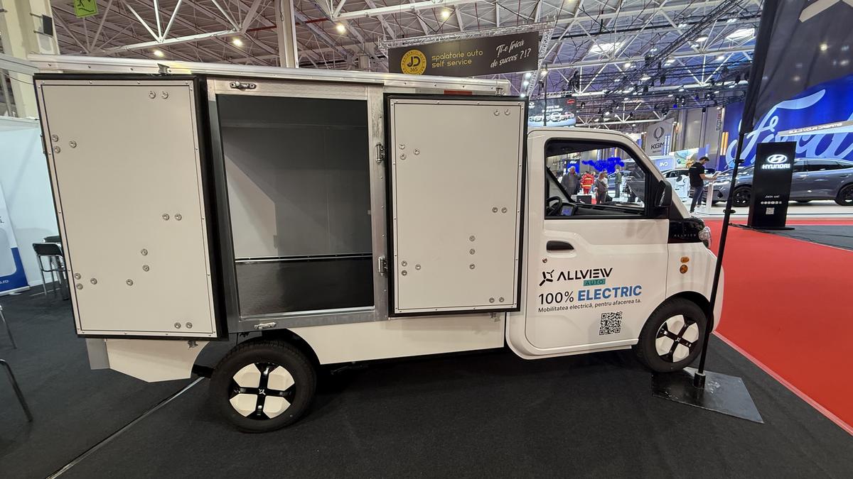 Atracție la Salonul Auto București 2025: CityZEN, micromașina cu suflet românesc care poate fi condusă de la 16 ani
