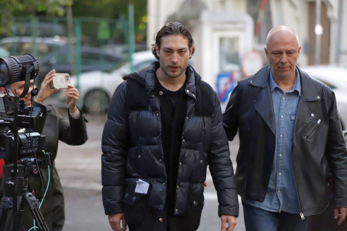 Toto Dumitrescu s-a prezentat la Judecătoria Sectorului 1: „Sunt victima consumului, opriți drogurile”