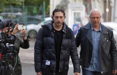 Toto Dumitrescu s-a prezentat la Judecătoria Sectorului 1: „Sunt victima consumului, opriți drogurile”