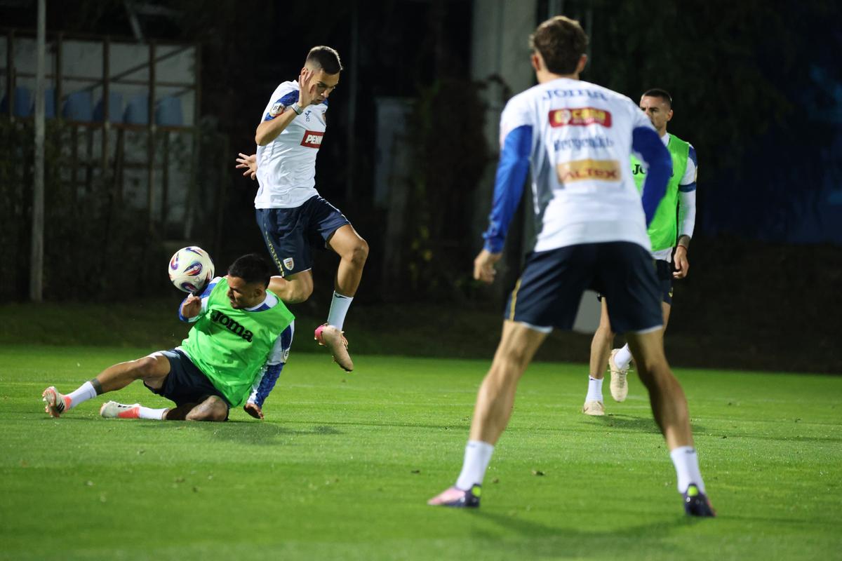 „Lucescu era foarte curajos. Acum...” » Fost antrenor la Craiova și Dinamo, analiză fără filtre! Despre ultima inovație a naționalei: „Nu e pentru jocul modern!”