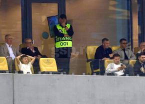 Nu s-a văzut la TV » Ce s-a întâmplat în loja lui Becali, la revenirea pe stadion