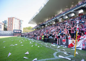 Meci suspendat în La Liga » Fără Andrei Rațiu în teren, fanii lui Rayo Vallecano au aruncat cu obiecte în teren: „Să salvăm Rayo”