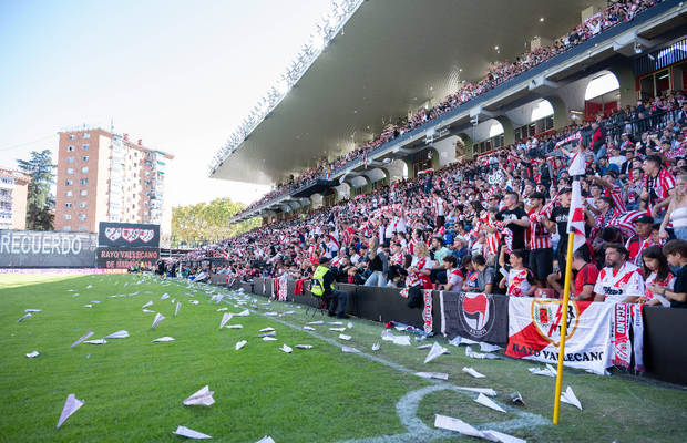 Meci suspendat în La Liga » Fără Andrei Rațiu în teren, fanii lui Rayo Vallecano au aruncat cu obiecte în teren: „Să salvăm Rayo”