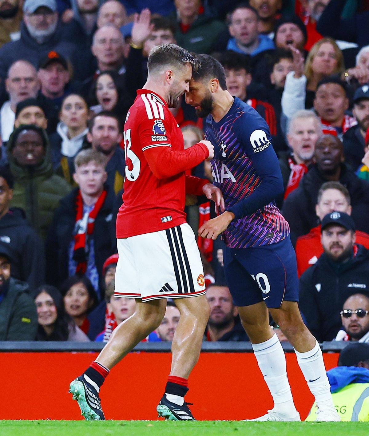 Bentancur, eliminat după un conflict cu Shaw, în United - Tottenham