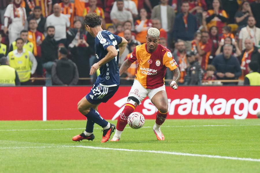 Matei Ilie, driblat de Lemina la ultimul gol marcat de Galatasaray // foto: imago images Înfrângere dramatică pentru internaționalul român: goluri primite în minutele 90 și 90+6