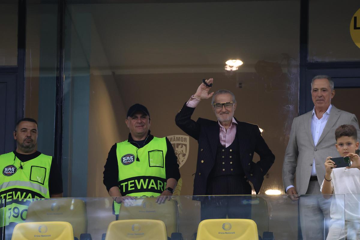 Dan Petrescu a stat cu ochii pe Gigi Becali la FCSB - Oțelul » Ce a vrut să afle: „L-a monitorizat non-stop”