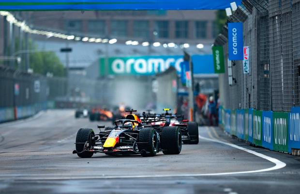Verstappen a fost imbatabil și în calificările din Singapore + Cum arată grila de start