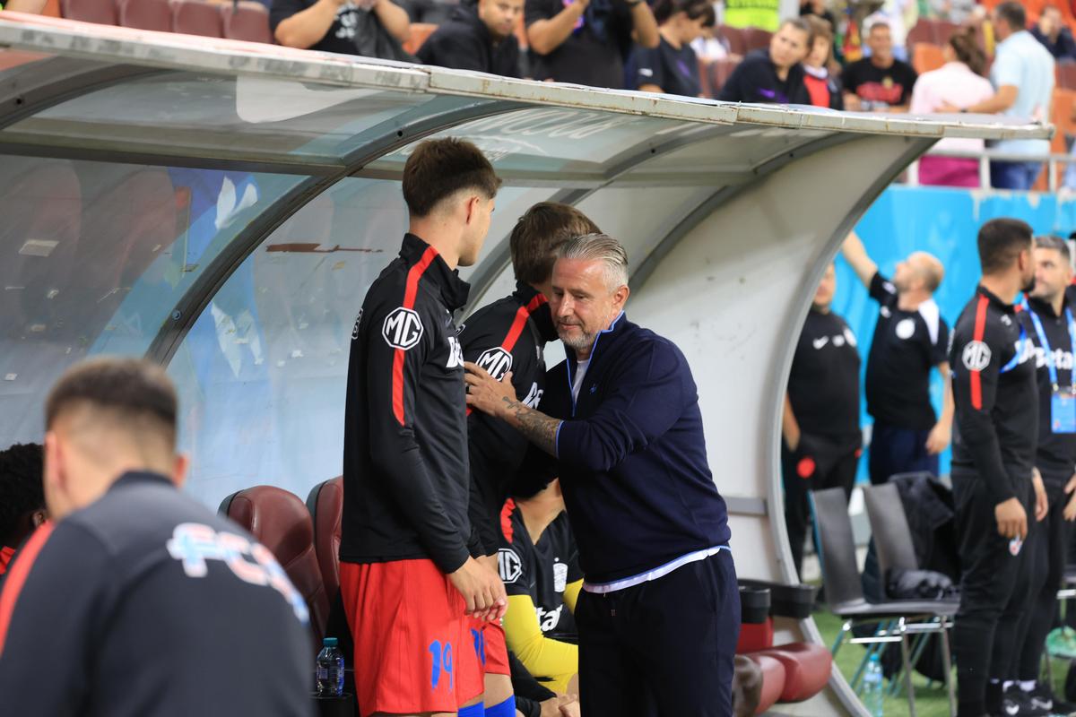 Două noutăți majore la FCSB, chiar la primul meci al lui Reghecampf