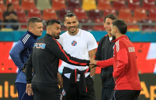 Echipe de start la FCSB - Oțelul » Primul meci pentru Reghecampf: sistemul folosit la debut