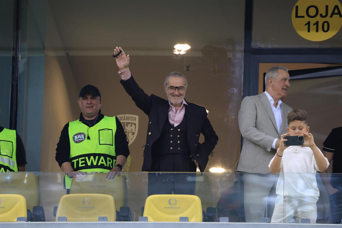 Nu s-a văzut la TV » Ce s-a întâmplat în loja lui Becali, la revenirea pe stadion