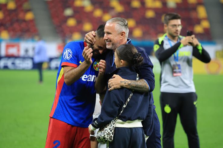 Vali Crețu și Laurențiu Reghecampf, după FCSB - Oțelul 1-0 / FOTO: Ionuț Iordache (GSP.ro)