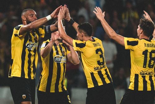Răzvan Marin (dreapta), pasă decisivă în AEK Atena - OFI Crete / FOTO: Instagram