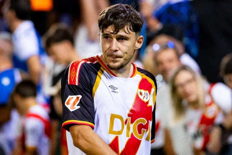 Meci suspendat în La Liga » Fără Andrei Rațiu în teren, fanii lui Rayo Vallecano au aruncat cu obiecte în teren: „Să salvăm Rayo”