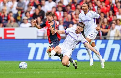 Notele lui Radu Drăgușin, după Genoa - Fiorentina » Italienii nu l-au menajat: „Se ceartă des cu mingea! Este total în confuzie”