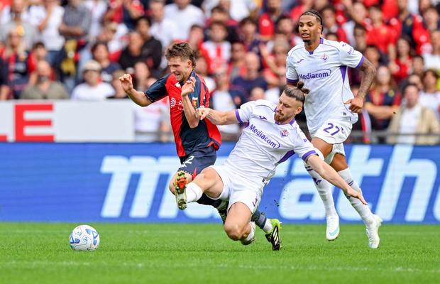Notele lui Radu Drăgușin, după Genoa - Fiorentina » Italienii nu l-au menajat: „Se ceartă des cu mingea! Este total în confuzie”