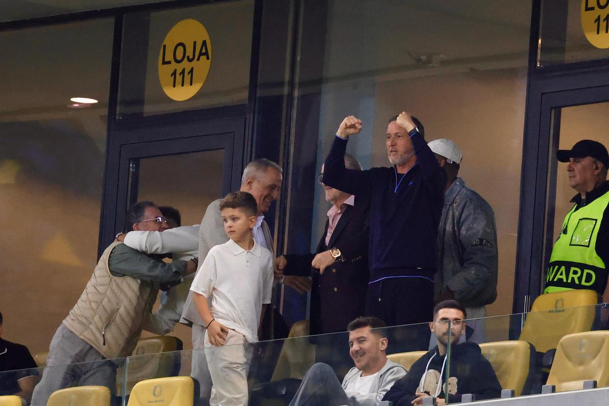 Ce s-a întâmplat pe gazon, imediat după FCSB - Oțelul » Ședință cu Laurențiu Reghecampf