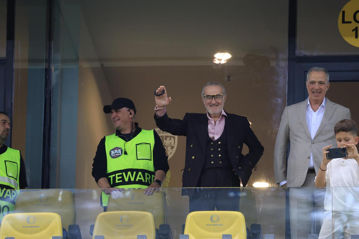 Nu s-a văzut la TV » Ce s-a întâmplat în loja lui Becali, la revenirea pe stadion