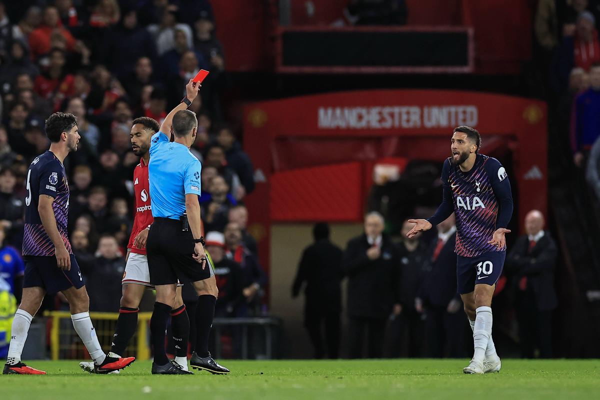 Bentancur, eliminat după un conflict cu Shaw, în United - Tottenham