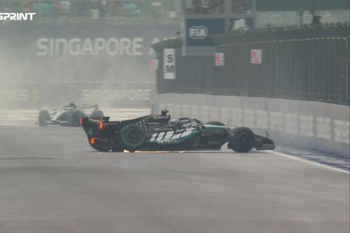 George Russell s-a lovit de parapet în cursa de sprint a Marelui Premiu de la Singapore / Foto: X