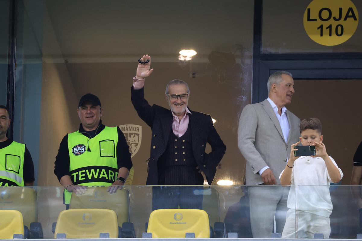Nu s-a văzut la TV » Ce s-a întâmplat în loja lui Becali, la revenirea pe stadion