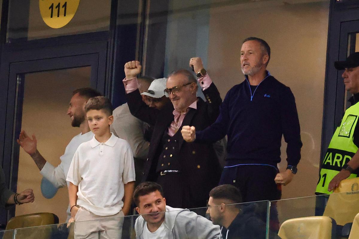 Imagini la finalul meciului FCSB - Oțelul, cu Gigi Becali și MM Stoica în prim-plan