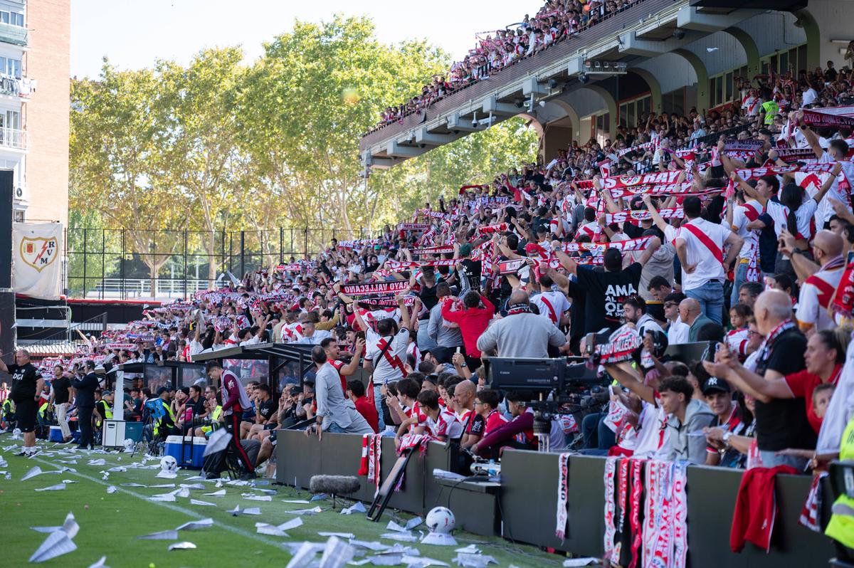 Cu Andrei Rațiu lăsat în afara lotului lui Rayo Vallecano, fanii au întrerupt partida din La Liga