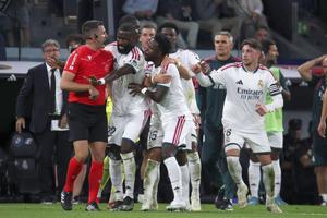 Vinicius, eliminat pentru un gest halucinant în Real Madrid - Villarreal