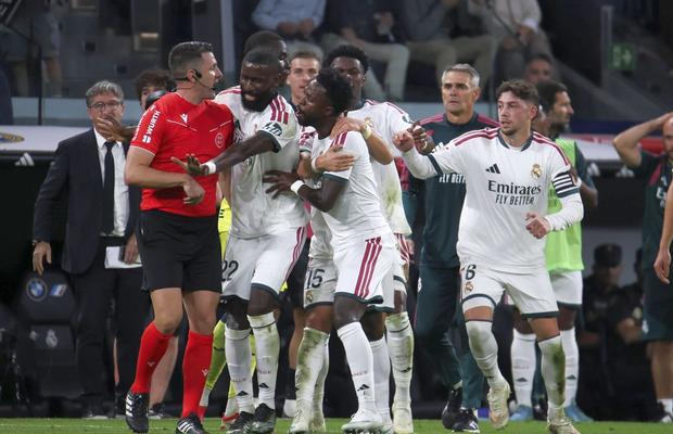 Vinicius, eliminat pentru un gest halucinant în Real Madrid - Villarreal