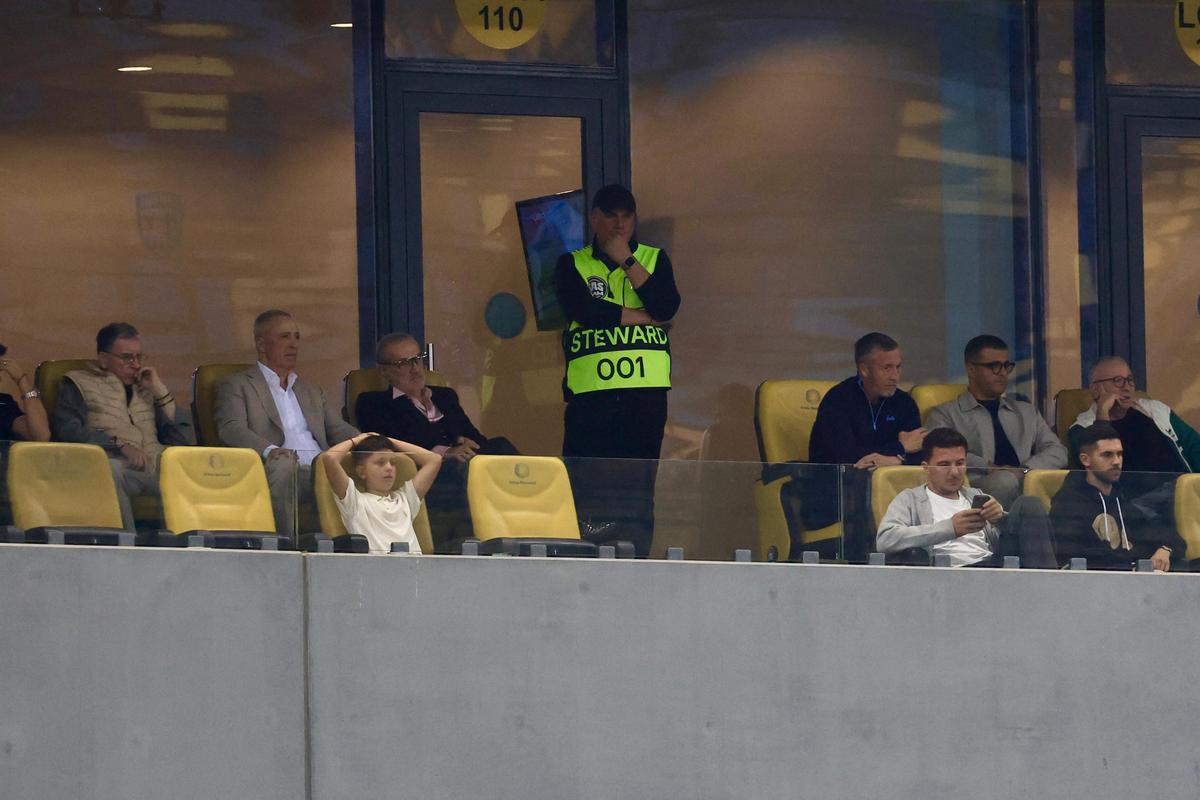 Nu s-a văzut la TV » Ce s-a întâmplat în loja lui Becali, la revenirea pe stadion