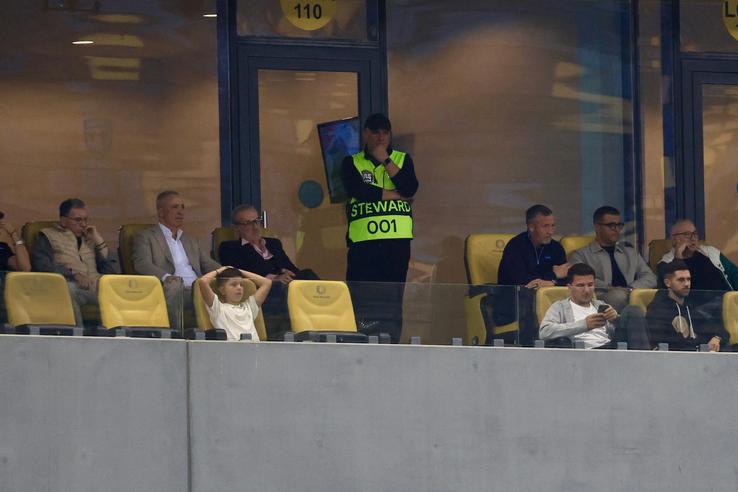 Gigi Becali, la FCSB - Oțelul, alături de Mihai Stoica, Dan Petrescu, Teia Sponte și Valeriu Argăseală/ foto Ionuț Iordache (GSP)