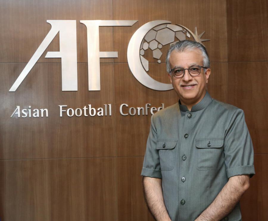 Șeicul Salman bin Ebrahim Al Khalifa din Bahrein, președintele AFC (Confederația Asiatică de Fotbal) Unul dintre opozanții lui Gianni Infantino ar da înapoi! » Ce jocuri se fac în culise pentru detronarea șefului FIFA