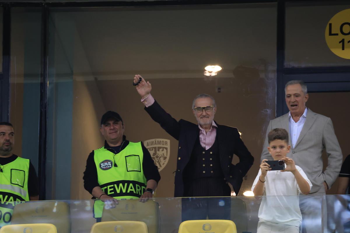 Nu s-a văzut la TV » Ce s-a întâmplat în loja lui Becali, la revenirea pe stadion