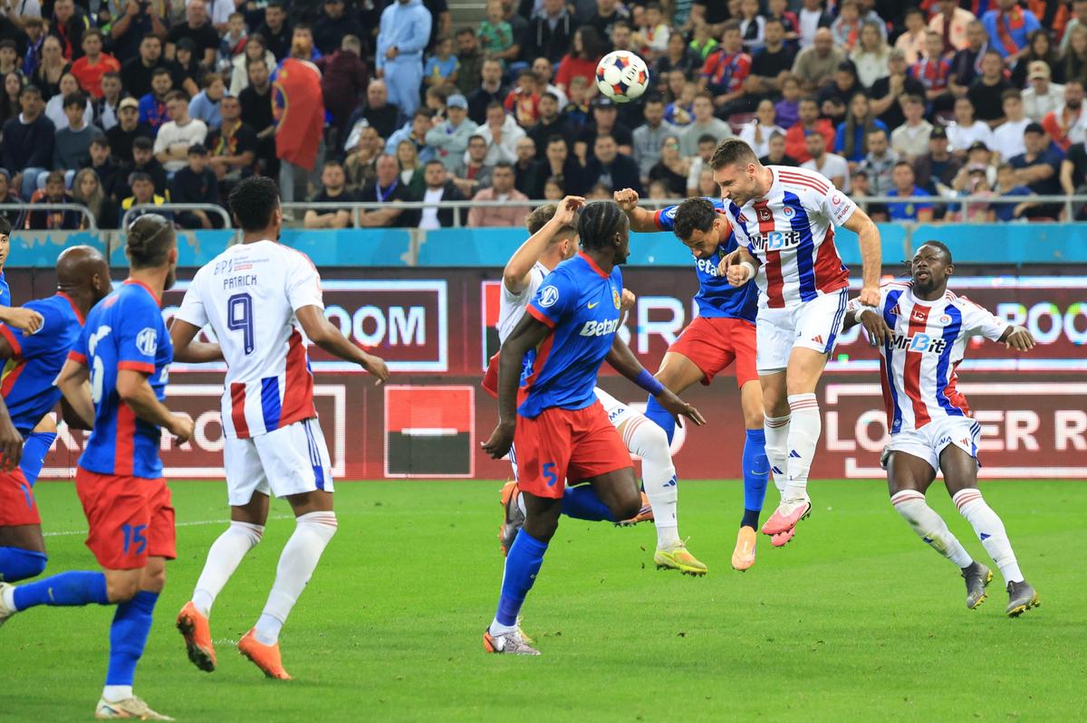 Reghecampf 3.0, start cu emoții » FCSB s-a chinuit serios cu Oțelul, care a jucat aproape o repriză în 10 + Clasamentul