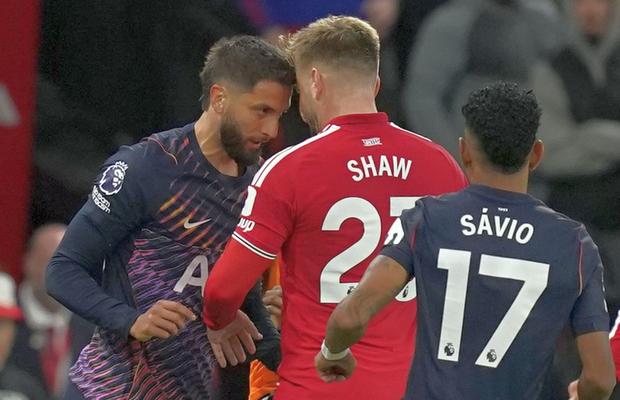 Scandal în plin derby: l-a lovit cu capul pe jucătorul de la Manchester United