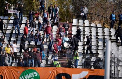 RAPID - U CLUJ // FOTO + VIDEO CONFLICT între cele două galerii » Jandarmii au intervenit în forță!