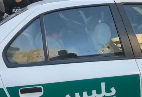 Reza Tabrizi, un culturist paralimpic din Iran, a criticat decizia autorităților de a închide sălile de fitness, dar de a permite în continuare pelerinajul la Moscheea Imamului Ridha. Acum riscă pedeapsa cu moartea.