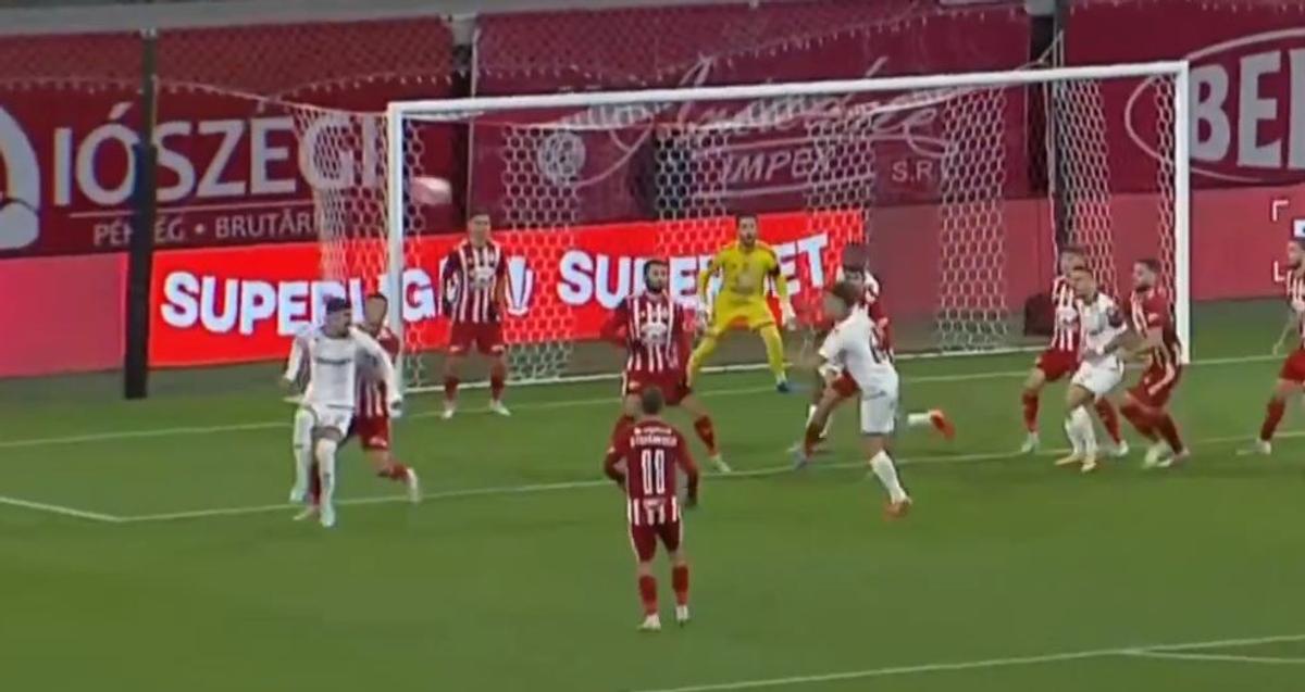 Două faze controversate în Sepsi - Rapid » Giuleștenii au cerut penalty de două ori în 5 minute