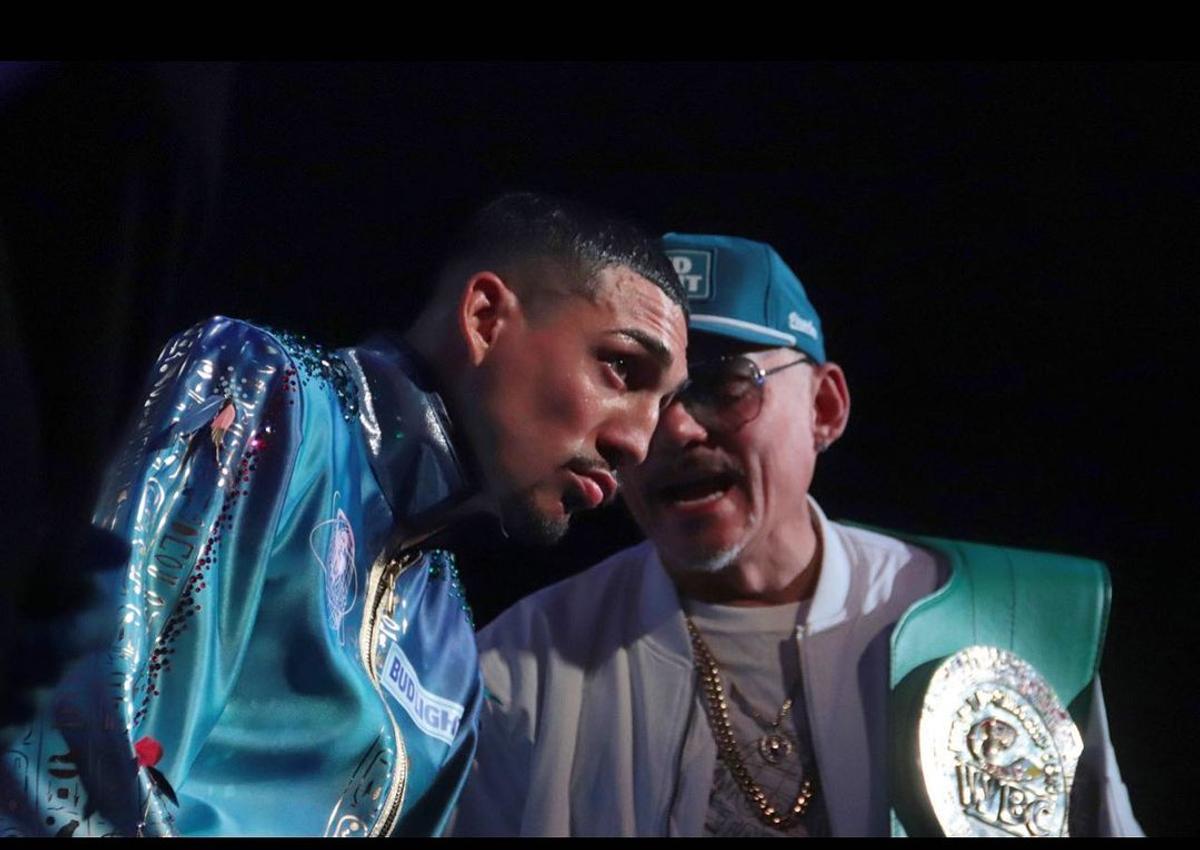 Imagini cu ultima aroganță a supercampionului din box care și-a anunțat retragerea la 26 de ani: „Da, sunt gunoier! Câștig mai mulți bani”