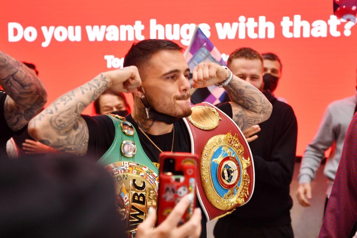 Imagini cu ultima aroganță a supercampionului din box care și-a anunțat retragerea la 26 de ani: „Da, sunt gunoier! Câștig mai mulți bani”
