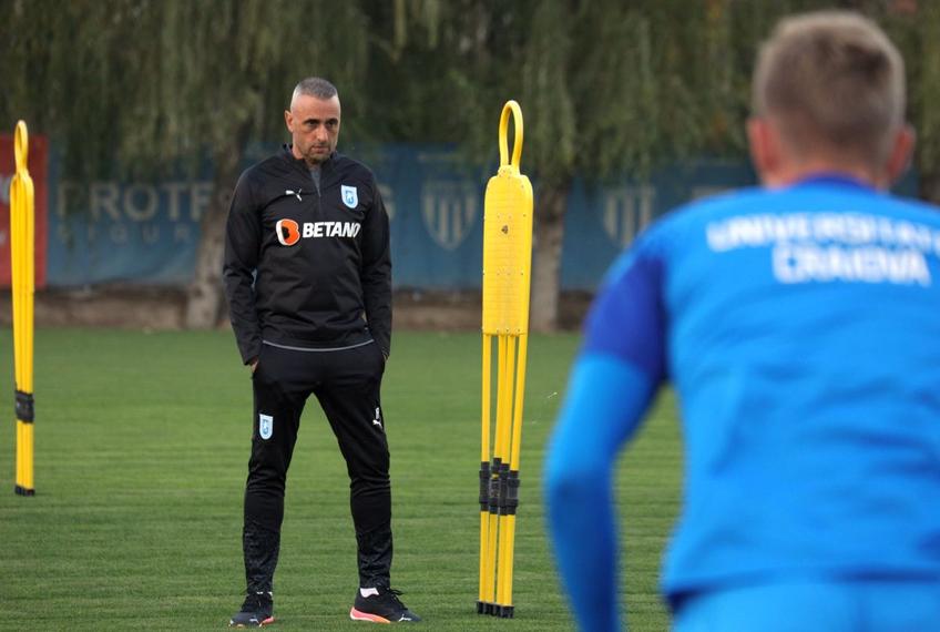 Ivaylo Petev are misiunea de a-i redresa rapid pe olteni / Sursă foto: Facebook@ Universitatea Craiova