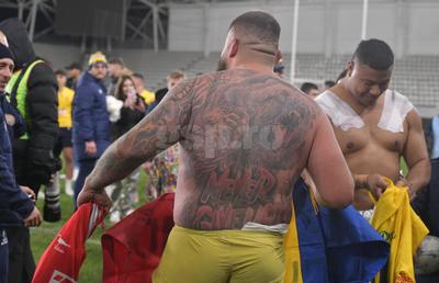 Fotoreporterul GSP a surprins imaginea serii după România – Tonga: tatuaj spectaculos, cu un urs, pentru un rugbyst român
