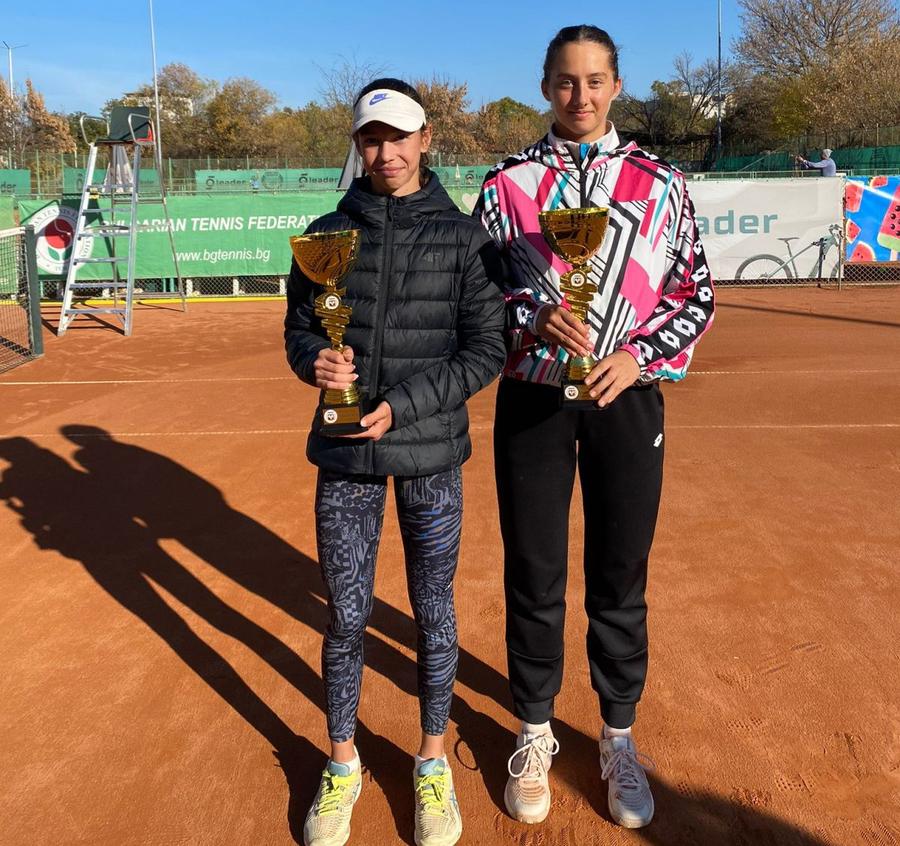 Maria Pop, alături de italianca Asia Basiletti, alături de care a câștigat turneul de la dublu Jucătoarea de tenis Maria Valentina Pop, una dintre eroinele serialului GSP „Pasiune pură”, a câștigat primele sale titluri ITF din carieră!