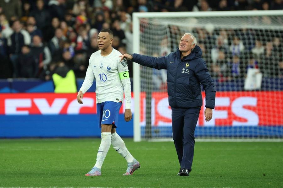 Francezii anunță o ruptură între Kylian Mbappe și selecționerul Didier Deschamps / Foto: Imago Mbappe, interviu-eveniment în cantonamentul Franței » Luat la întrebări de familie și de colegi: „Președintele Franței? Nu, eu sunt deja destul de urât!”